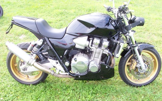 Umgebautes Motorrad Honda CB 1300 von PW Moto e.K. - Bild 1 Umgebautes Motorrad Honda CB 1300 von PW Moto e.K. - Bild 1