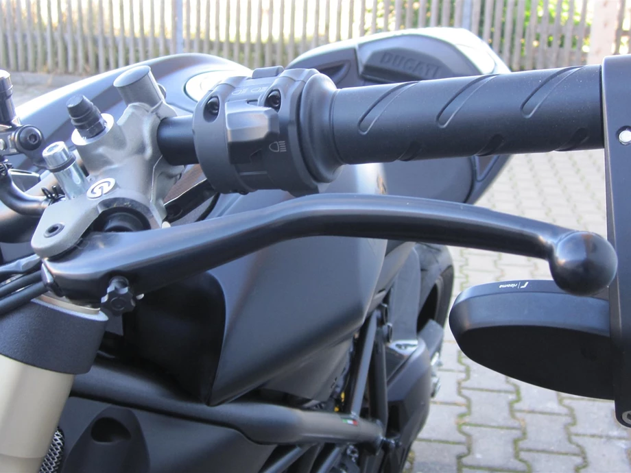 Umbgebautes Motorrad Ducati Streetfighter 848 Bild 7: Umbgebautes Motorrad Ducati Streetfighter 848