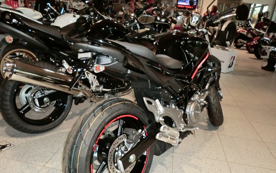 Umgebautes Motorrad Suzuki SFV 650 Gladius von MOTO-VÖLKL - Völkl GmbH - Bild 2 Umgebautes Motorrad Suzuki SFV 650 Gladius von MOTO-VÖLKL - Völkl GmbH - Bild 2