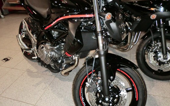 Umgebautes Motorrad Suzuki SFV 650 Gladius von MOTO-VÖLKL - Völkl GmbH - Bild 3 Umgebautes Motorrad Suzuki SFV 650 Gladius von MOTO-VÖLKL - Völkl GmbH - Bild 3