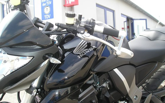 Umgebautes Motorrad Honda CB 1000 R von Biker Stable GmbH & Co. KG - Bild 4 Umgebautes Motorrad Honda CB 1000 R von Biker Stable GmbH & Co. KG - Bild 4