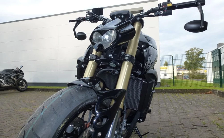 Umbgebautes Motorrad Suzuki GSR 750 Bild 4: Umbgebautes Motorrad Suzuki GSR 750