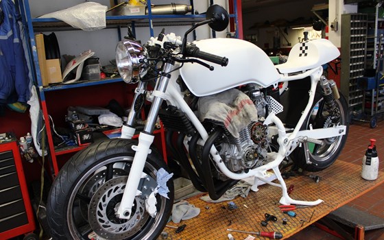 Umgebautes Motorrad Honda CB 750 Sevenfifty von Auto-und Motorradhaus Bürstadt GmbH - Bild 1 Umgebautes Motorrad Honda CB 750 Sevenfifty von Auto-und Motorradhaus Bürstadt GmbH - Bild 1