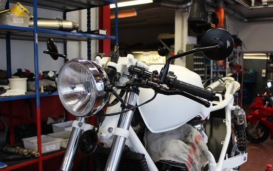 Umgebautes Motorrad Honda CB 750 Sevenfifty von Auto-und Motorradhaus Bürstadt GmbH - Bild 2 Umgebautes Motorrad Honda CB 750 Sevenfifty von Auto-und Motorradhaus Bürstadt GmbH - Bild 2