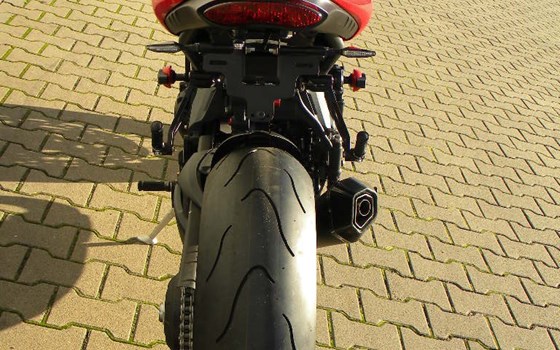 Umgebautes Motorrad Triumph Speed Triple 1050 von Mansour Motorradtechnik - Bild 6 Umgebautes Motorrad Triumph Speed Triple 1050 von Mansour Motorradtechnik - Bild 6