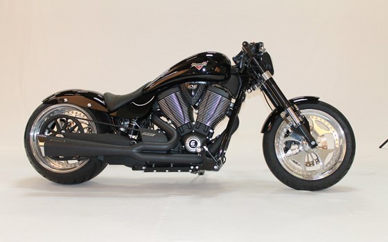 Umgebautes Motorrad Victory Hammer 8-Ball von SMC-Styrian Motor Cycle - Bild 1 Umgebautes Motorrad Victory Hammer 8-Ball von SMC-Styrian Motor Cycle - Bild 1