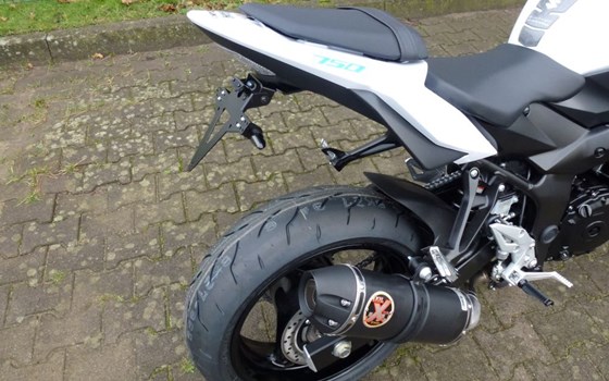 Umgebautes Motorrad Suzuki GSR 750 von Motorrad-Technik-Hamburg - Bild 2 Umgebautes Motorrad Suzuki GSR 750 von Motorrad-Technik-Hamburg - Bild 2