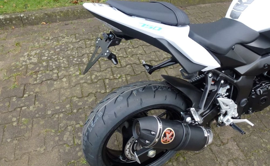 Umbgebautes Motorrad Suzuki GSR 750 Bild 2: Umbgebautes Motorrad Suzuki GSR 750