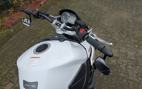 Umgebautes Motorrad Suzuki GSR 750 von Motorrad-Technik-Hamburg - Bild 6 Umgebautes Motorrad Suzuki GSR 750 von Motorrad-Technik-Hamburg - Bild 6