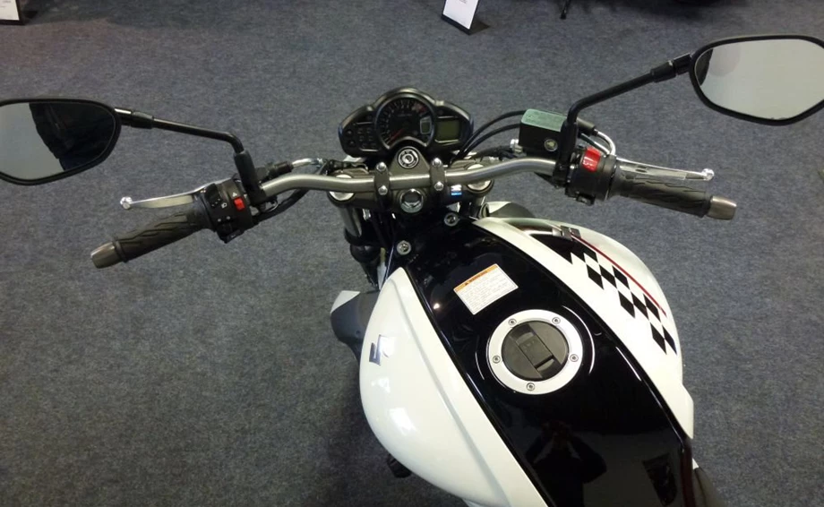 Umbgebautes Motorrad Suzuki SFV 650 Gladius Bild 4: Umbgebautes Motorrad Suzuki SFV 650 Gladius