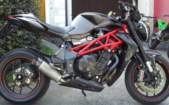 Umgebautes Motorrad MV Agusta Brutale 1090 RR von Braunbart Heribert Kilian GmbH - DUCATI SALZBURG - Bild 1 Umgebautes Motorrad MV Agusta Brutale 1090 RR von Braunbart Heribert Kilian GmbH - DUCATI SALZBURG - Bild 1