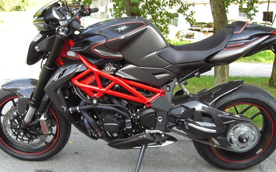 Umgebautes Motorrad MV Agusta Brutale 1090 RR von Braunbart Heribert Kilian GmbH - DUCATI SALZBURG - Bild 2 Umgebautes Motorrad MV Agusta Brutale 1090 RR von Braunbart Heribert Kilian GmbH - DUCATI SALZBURG - Bild 2