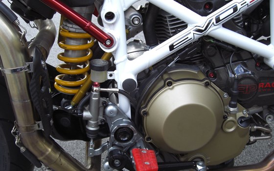 Umgebautes Motorrad Ducati Hypermotard 1100 Evo SP von Braunbart Heribert Kilian GmbH - DUCATI SALZBURG - Bild 7 Umgebautes Motorrad Ducati Hypermotard 1100 Evo SP von Braunbart Heribert Kilian GmbH - DUCATI SALZBURG - Bild 7