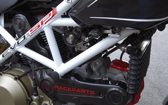 Umgebautes Motorrad Ducati Hypermotard 1100 Evo SP von Braunbart Heribert Kilian GmbH - DUCATI SALZBURG - Bild 8 Umgebautes Motorrad Ducati Hypermotard 1100 Evo SP von Braunbart Heribert Kilian GmbH - DUCATI SALZBURG - Bild 8