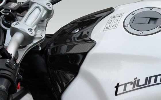 Umgebautes Motorrad Triumph Speed Triple 1050 von Hänsle Motorradsport GmbH - Bild 10 Umgebautes Motorrad Triumph Speed Triple 1050 von Hänsle Motorradsport GmbH - Bild 10