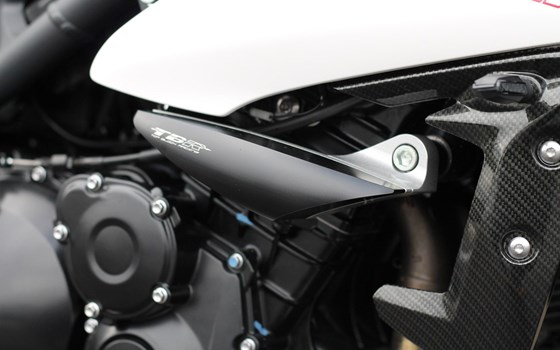 Umgebautes Motorrad Triumph Speed Triple 1050 von Hänsle Motorradsport GmbH - Bild 9 Umgebautes Motorrad Triumph Speed Triple 1050 von Hänsle Motorradsport GmbH - Bild 9