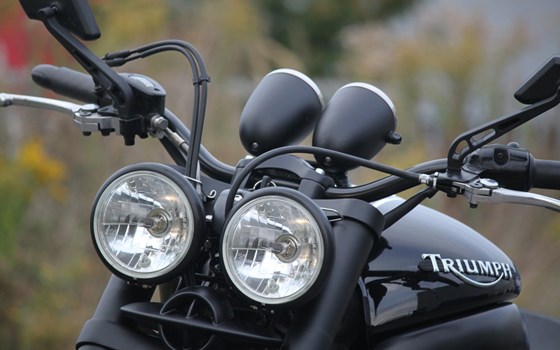 Umgebautes Motorrad Triumph Rocket III von Klingenberger Kehl GbR - Bild 6 Umgebautes Motorrad Triumph Rocket III von Klingenberger Kehl GbR - Bild 6