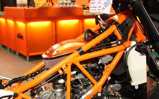 Umgebautes Motorrad KTM 990 Supermoto R von KTM BRAUMANDL - Bild 1 Umgebautes Motorrad KTM 990 Supermoto R von KTM BRAUMANDL - Bild 1
