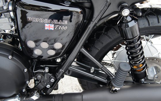 Umgebautes Motorrad Triumph Bonneville T100 von Zweiradparadies Denk GmbH & Co. KG - Bild 5 Umgebautes Motorrad Triumph Bonneville T100 von Zweiradparadies Denk GmbH & Co. KG - Bild 5