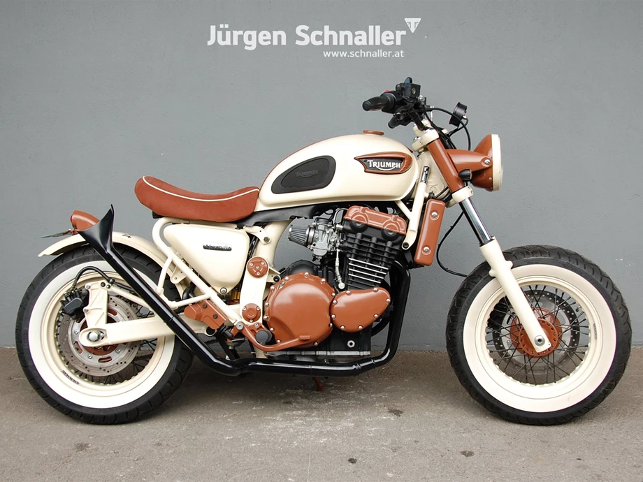 Umbgebautes Motorrad Triumph Adventurer Bild 1: Umbgebautes Motorrad Triumph Adventurer