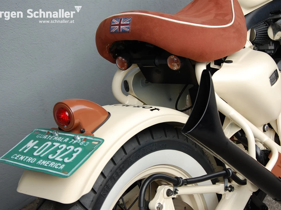 Umbgebautes Motorrad Triumph Adventurer Bild 10: Umbgebautes Motorrad Triumph Adventurer