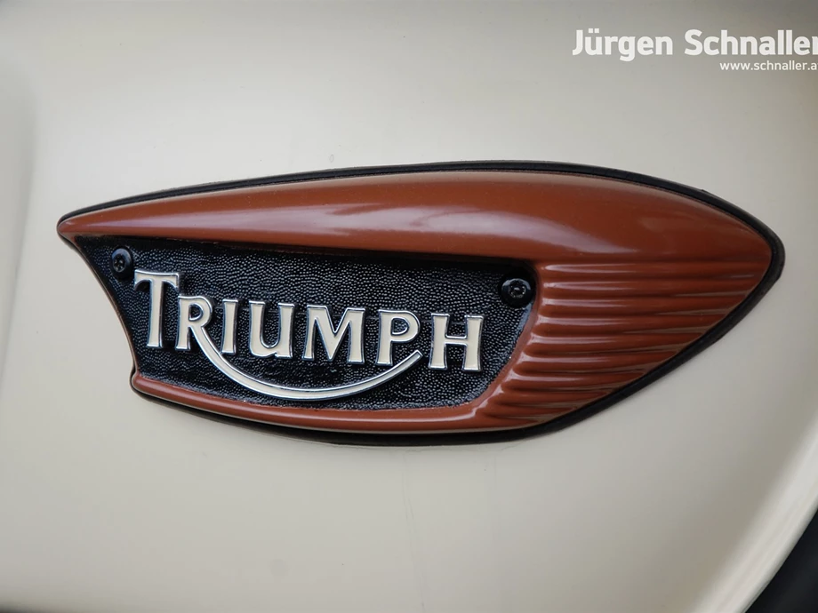 Umbgebautes Motorrad Triumph Adventurer Bild 11: Umbgebautes Motorrad Triumph Adventurer