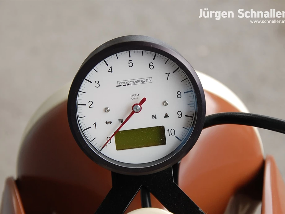 Umbgebautes Motorrad Triumph Adventurer Bild 12: Umbgebautes Motorrad Triumph Adventurer