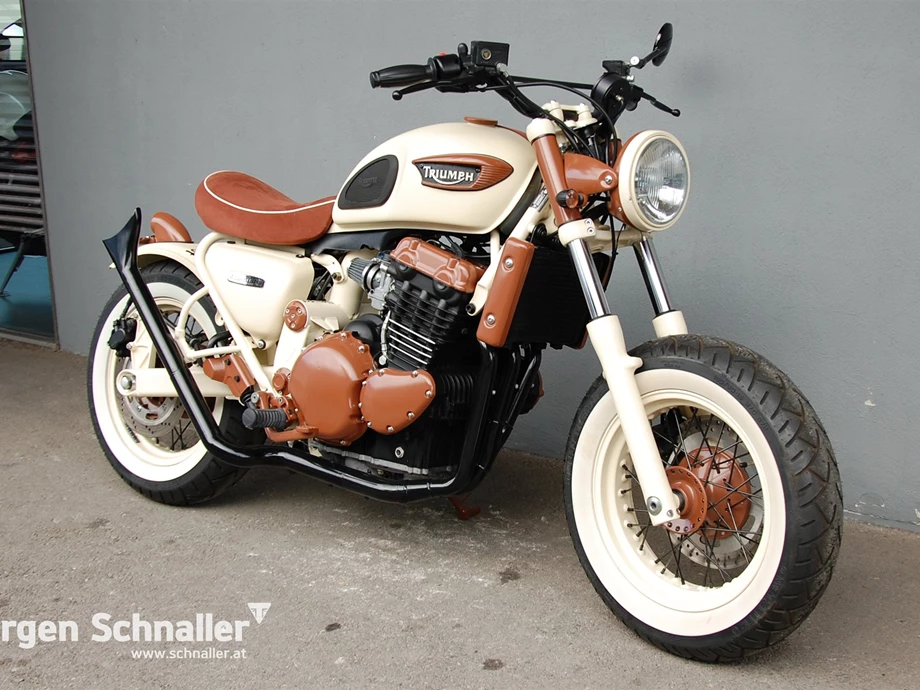 Umbgebautes Motorrad Triumph Adventurer Bild 3: Umbgebautes Motorrad Triumph Adventurer