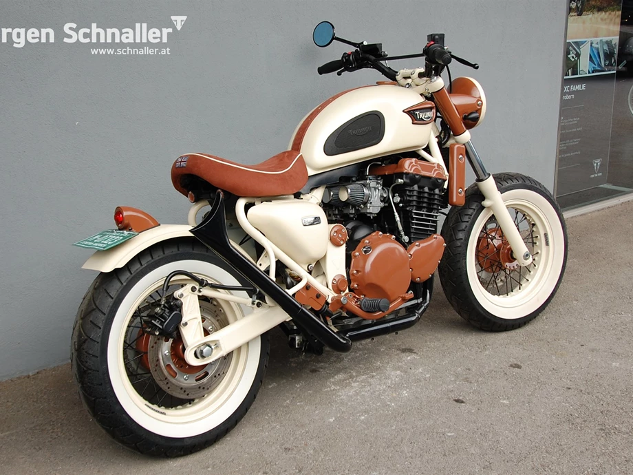 Umbgebautes Motorrad Triumph Adventurer Bild 4: Umbgebautes Motorrad Triumph Adventurer