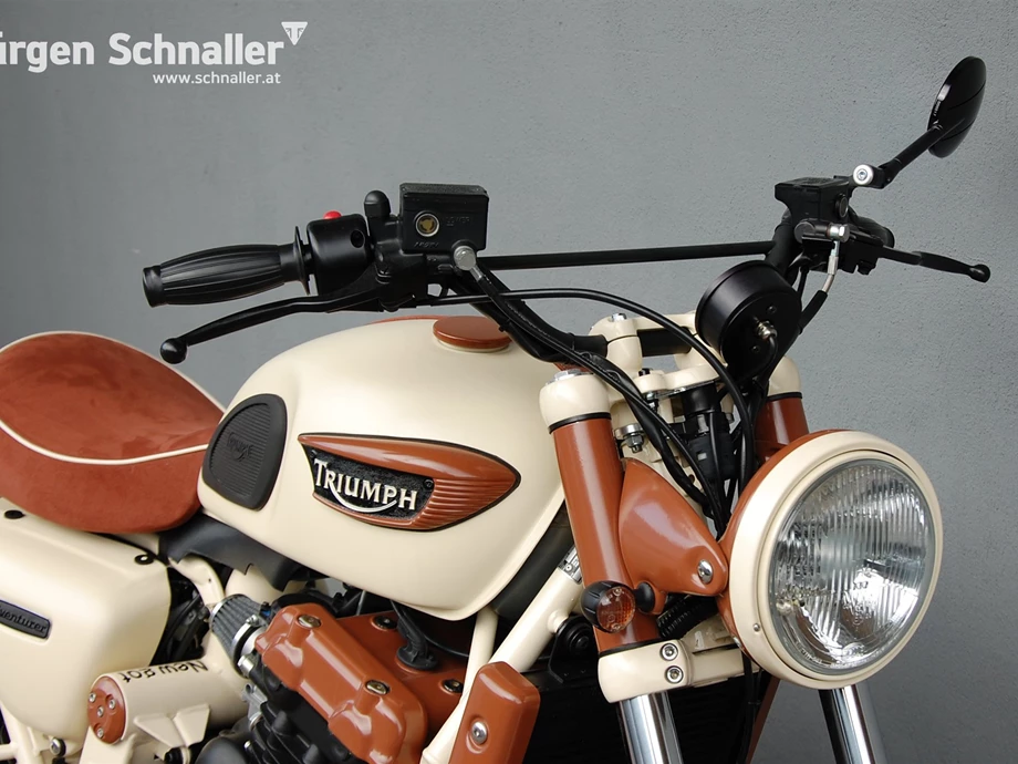 Umbgebautes Motorrad Triumph Adventurer Bild 5: Umbgebautes Motorrad Triumph Adventurer