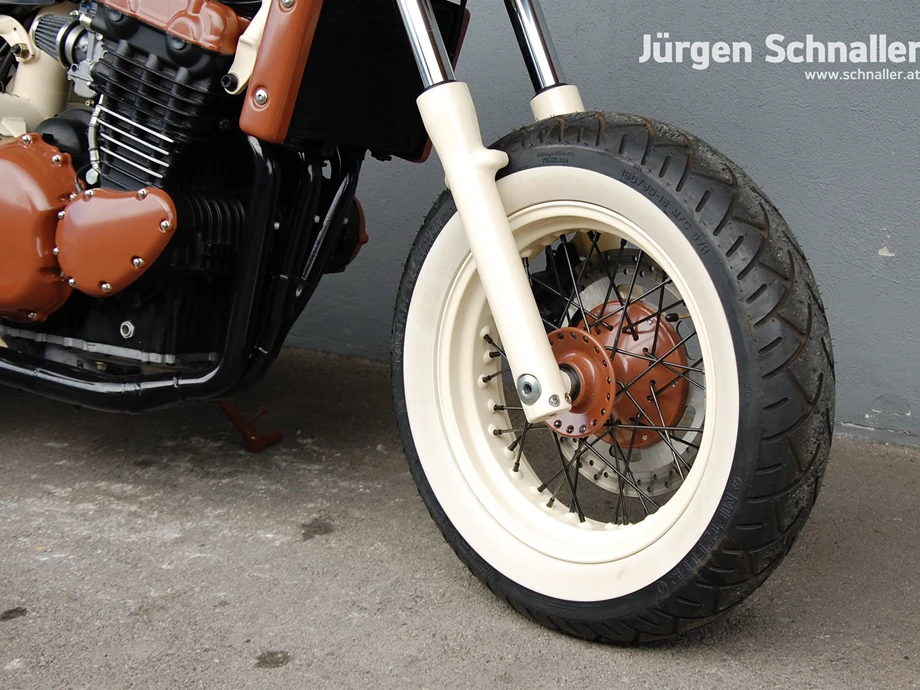 Umbgebautes Motorrad Triumph Adventurer Bild 8: Umbgebautes Motorrad Triumph Adventurer