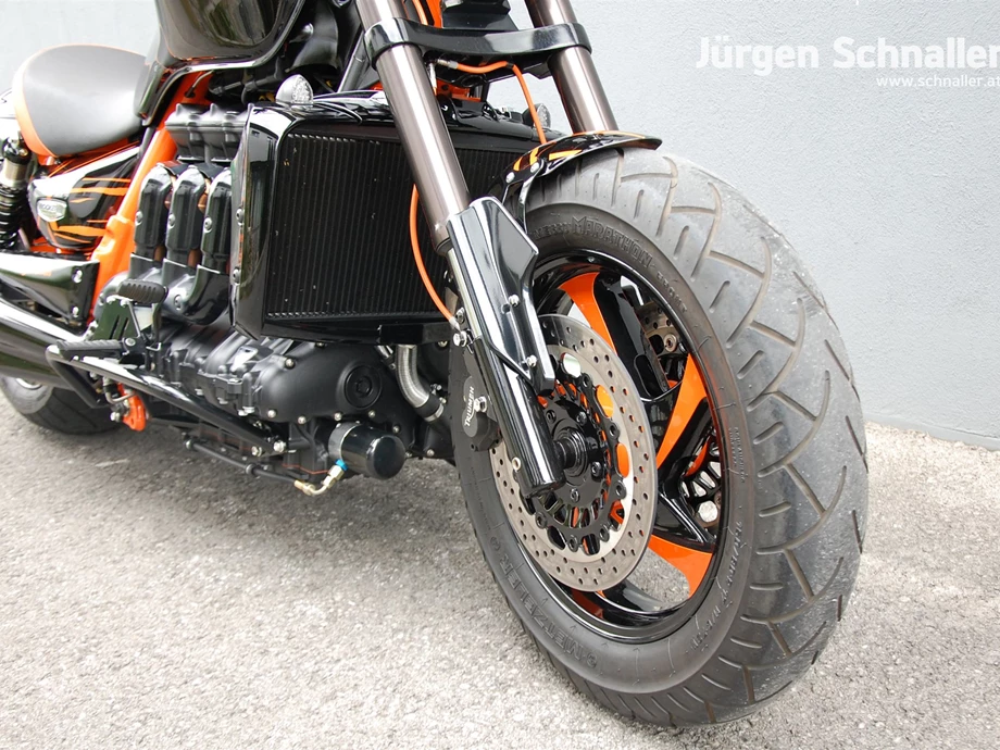 Umbgebautes Motorrad Triumph Rocket III Bild 8: Umbgebautes Motorrad Triumph Rocket III