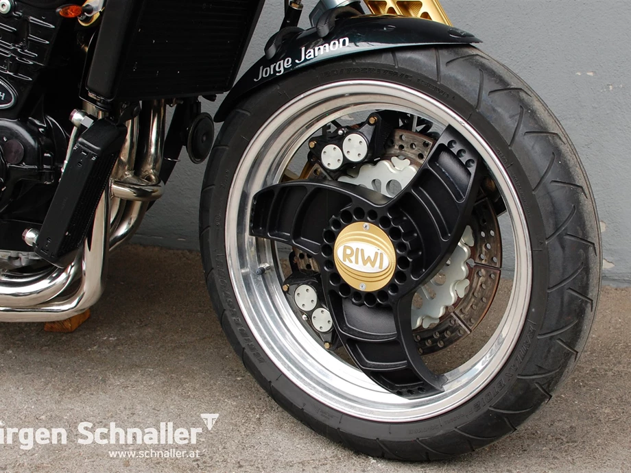 Umbgebautes Motorrad Triumph Speed Triple 955i Bild 8: Umbgebautes Motorrad Triumph Speed Triple 955i