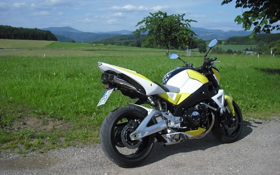 Umgebautes Motorrad Suzuki B-King von UGT-Bikes - Bild 2 Umgebautes Motorrad Suzuki B-King von UGT-Bikes - Bild 2