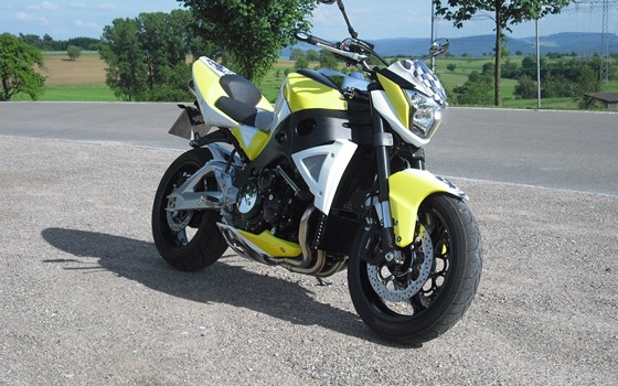 Umgebautes Motorrad Suzuki B-King von UGT-Bikes - Bild 3 Umgebautes Motorrad Suzuki B-King von UGT-Bikes - Bild 3