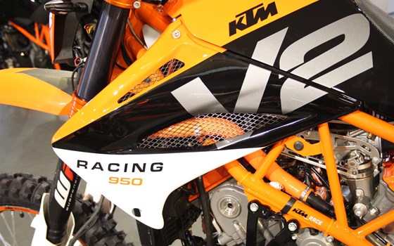 Umgebautes Motorrad KTM 950 SuperEnduro R von KTM BRAUMANDL - Bild 2 Umgebautes Motorrad KTM 950 SuperEnduro R von KTM BRAUMANDL - Bild 2