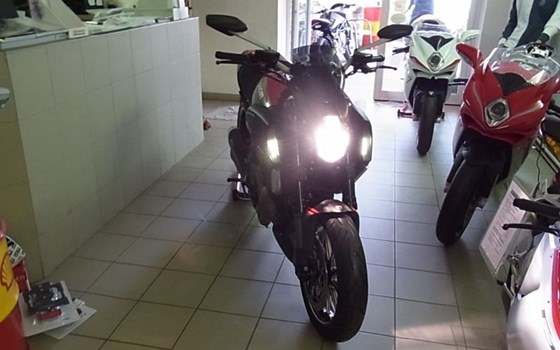 Umgebautes Motorrad Ducati Diavel Carbon von A.T.T.-Tiedemann-Motorräder e.Kfm - Bild 1 Umgebautes Motorrad Ducati Diavel Carbon von A.T.T.-Tiedemann-Motorräder e.Kfm - Bild 1
