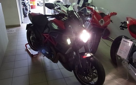 Umgebautes Motorrad Ducati Diavel Carbon von A.T.T.-Tiedemann-Motorräder e.Kfm - Bild 4 Umgebautes Motorrad Ducati Diavel Carbon von A.T.T.-Tiedemann-Motorräder e.Kfm - Bild 4