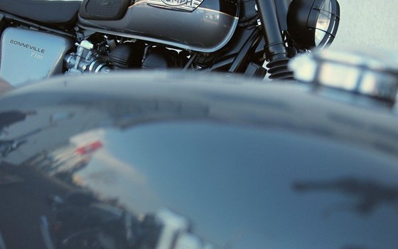 Umgebautes Motorrad Triumph Bonneville T100 von Q-Bike Technik GmbH - Bild 9 Umgebautes Motorrad Triumph Bonneville T100 von Q-Bike Technik GmbH - Bild 9