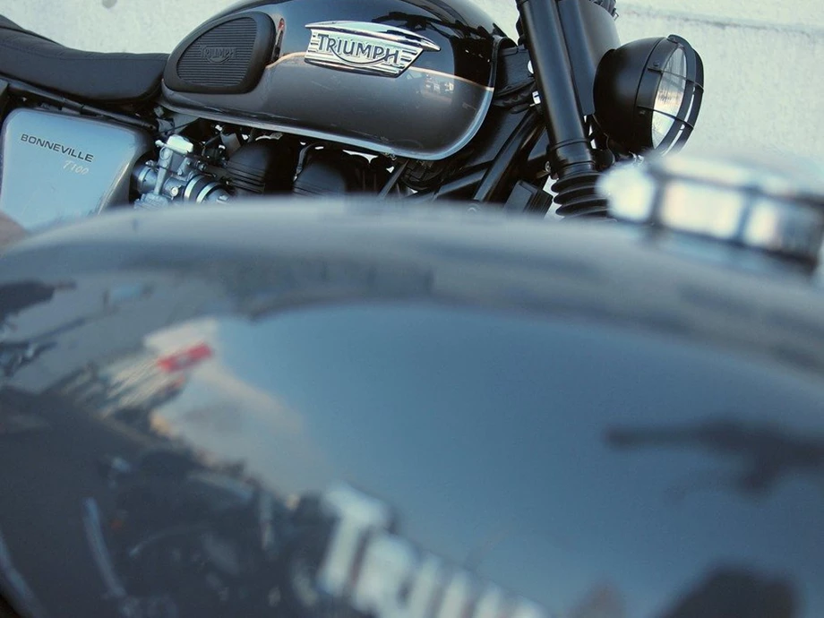 Umbgebautes Motorrad Triumph Bonneville T100 Bild 9: Umbgebautes Motorrad Triumph Bonneville T100