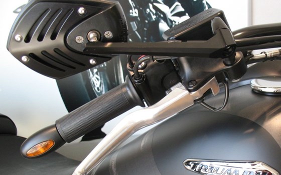 Umgebautes Motorrad Triumph Thunderbird Storm von Becker-Tiemann Motorrad GmbH & Co. KG - Bild 4 Umgebautes Motorrad Triumph Thunderbird Storm von Becker-Tiemann Motorrad GmbH & Co. KG - Bild 4