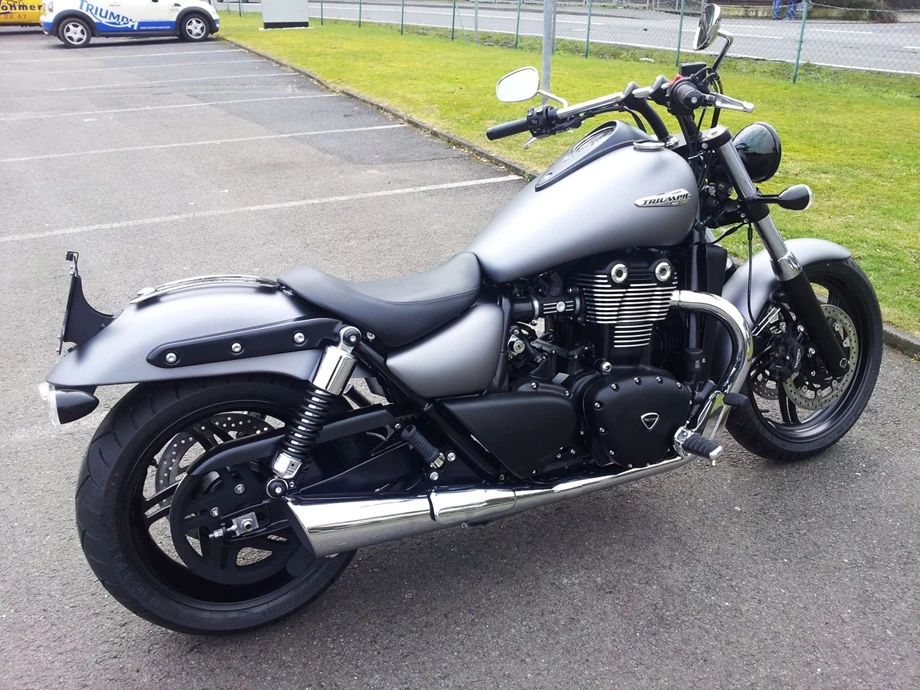 Umbgebautes Motorrad Triumph Thunderbird Storm Bild 3: Umbgebautes Motorrad Triumph Thunderbird Storm