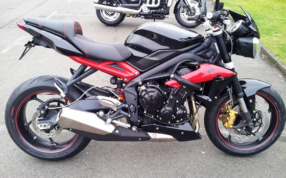Umgebautes Motorrad Triumph Street Triple 675 R von Motorradhaus Löhmer GmbH - Bild 2 Umgebautes Motorrad Triumph Street Triple 675 R von Motorradhaus Löhmer GmbH - Bild 2