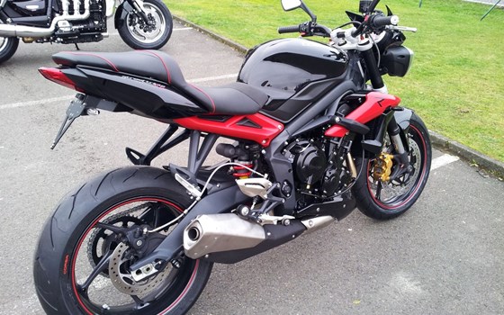 Umgebautes Motorrad Triumph Street Triple 675 R von Motorradhaus Löhmer GmbH - Bild 3 Umgebautes Motorrad Triumph Street Triple 675 R von Motorradhaus Löhmer GmbH - Bild 3