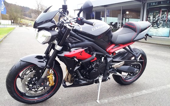 Umgebautes Motorrad Triumph Street Triple 675 R von Motorradhaus Löhmer GmbH - Bild 4 Umgebautes Motorrad Triumph Street Triple 675 R von Motorradhaus Löhmer GmbH - Bild 4
