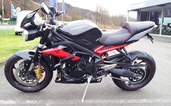 Umgebautes Motorrad Triumph Street Triple 675 R von Motorradhaus Löhmer GmbH - Bild 5 Umgebautes Motorrad Triumph Street Triple 675 R von Motorradhaus Löhmer GmbH - Bild 5