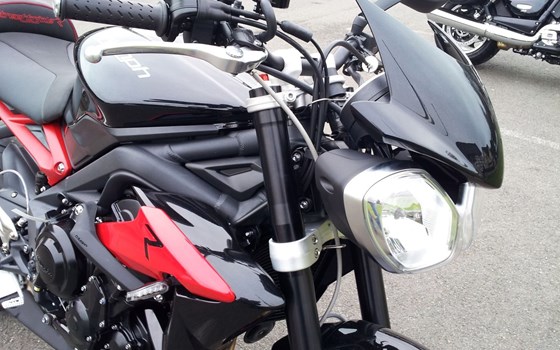 Umgebautes Motorrad Triumph Street Triple 675 R von Motorradhaus Löhmer GmbH - Bild 6 Umgebautes Motorrad Triumph Street Triple 675 R von Motorradhaus Löhmer GmbH - Bild 6
