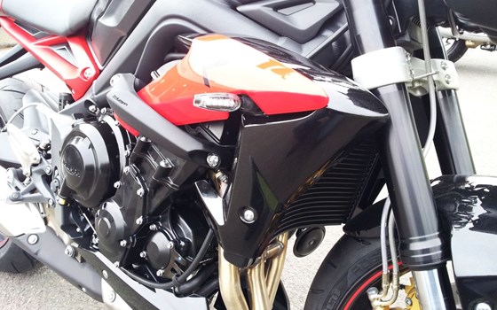 Umgebautes Motorrad Triumph Street Triple 675 R von Motorradhaus Löhmer GmbH - Bild 7 Umgebautes Motorrad Triumph Street Triple 675 R von Motorradhaus Löhmer GmbH - Bild 7