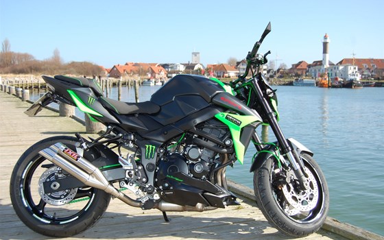 Umgebautes Motorrad Suzuki GSR 750 von Bike Ranch Wismar GmbH & Co. KG - Bild 1 Umgebautes Motorrad Suzuki GSR 750 von Bike Ranch Wismar GmbH & Co. KG - Bild 1