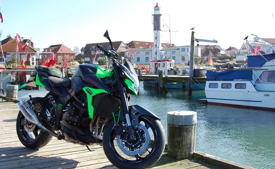 Umbgebautes Motorrad Suzuki GSR 750 Bild 10: Umbgebautes Motorrad Suzuki GSR 750